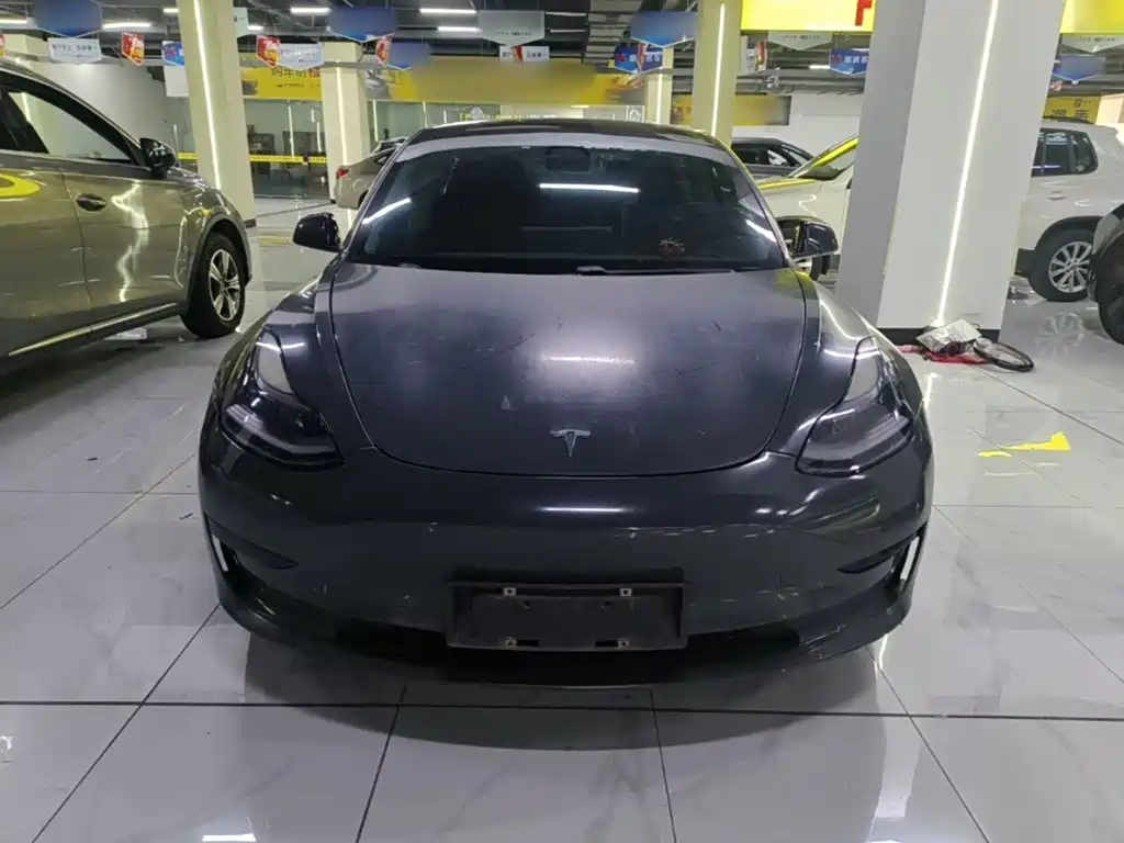 Tesla Model 3 — миниатюра 3
