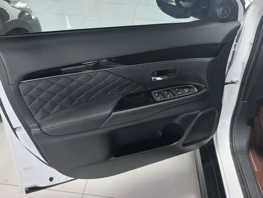 Mitsubishi Outlander — миниатюра 7