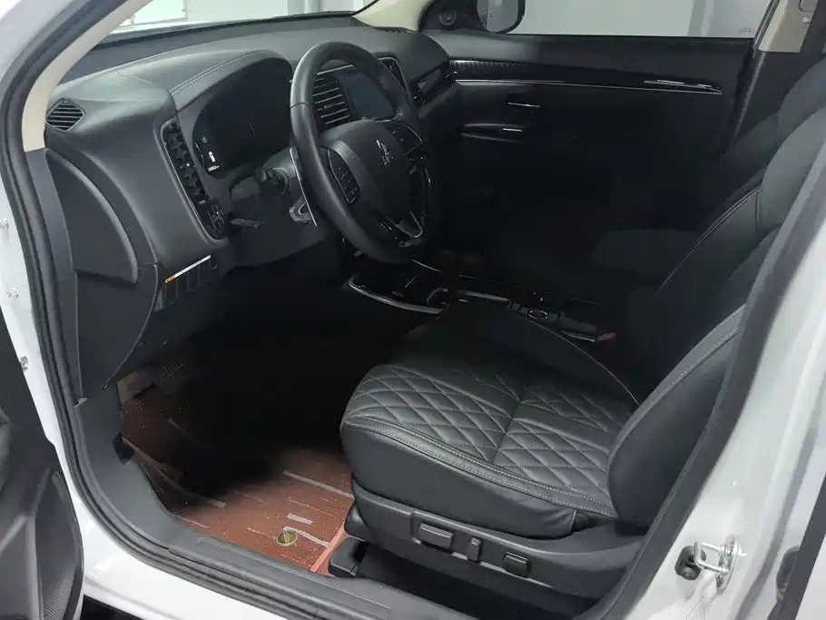 Mitsubishi Outlander — миниатюра 9