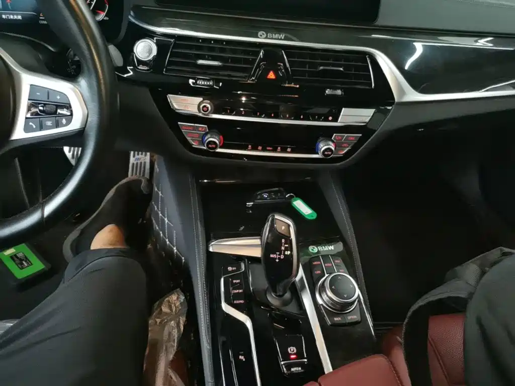 BMW 5 Series — миниатюра 14