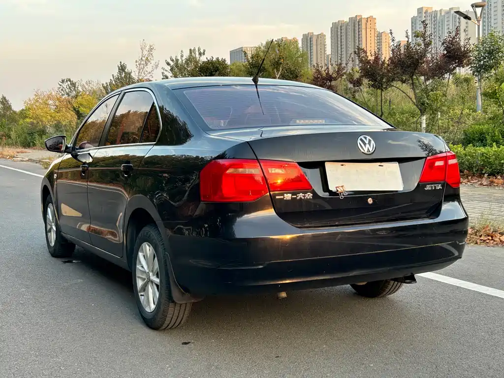 Volkswagen Jetta — миниатюра 7