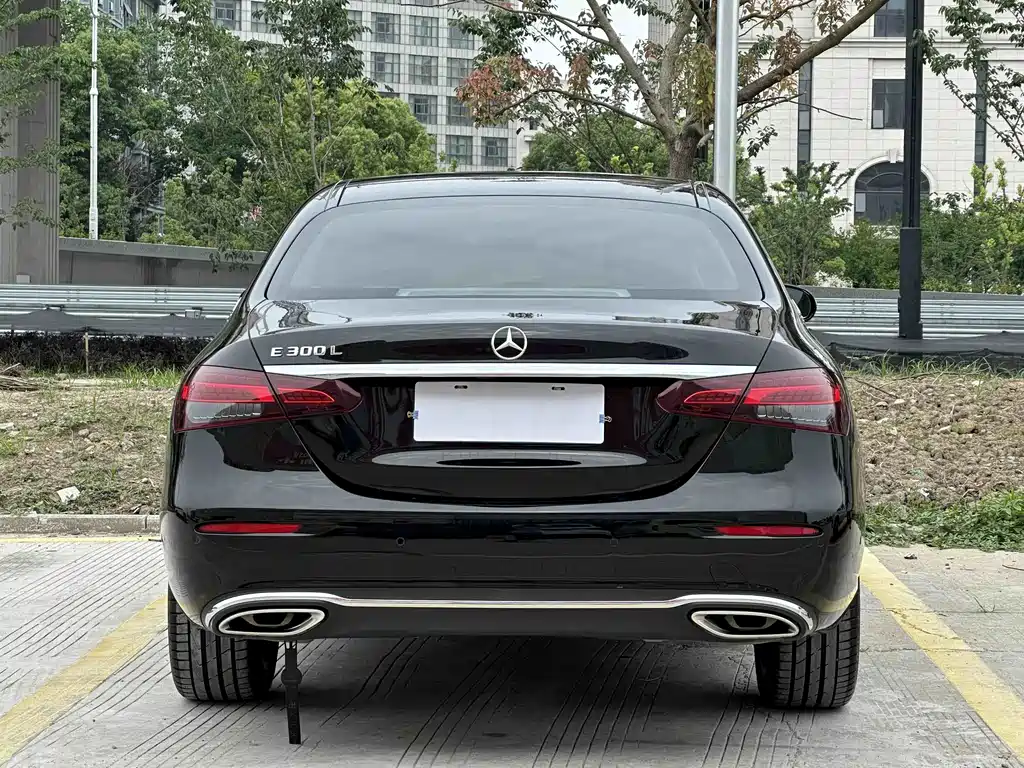 Mercedes-Benz E-Class — миниатюра 5