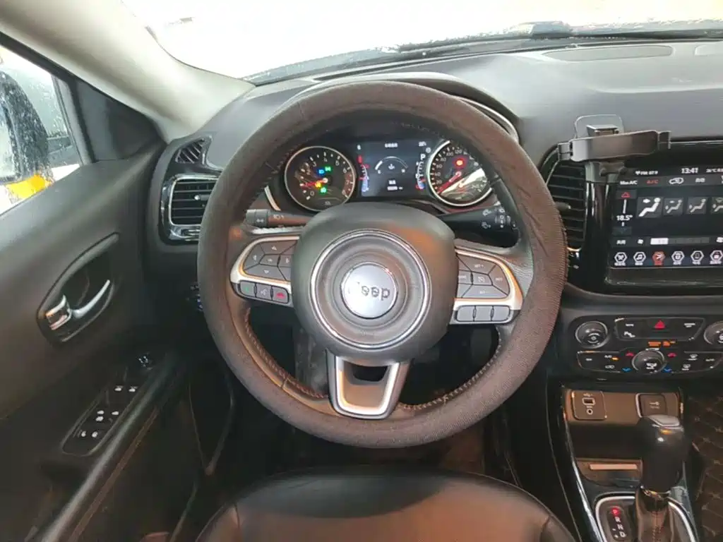 Jeep Compass — миниатюра 11