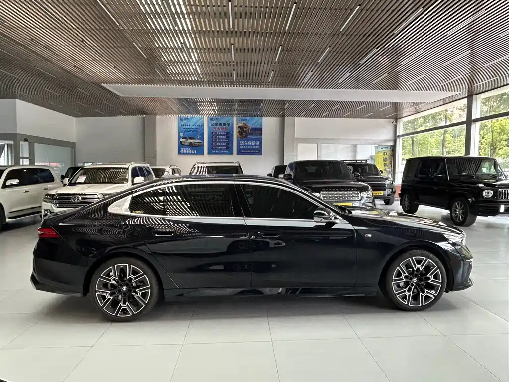 BMW 5 Series — миниатюра 4