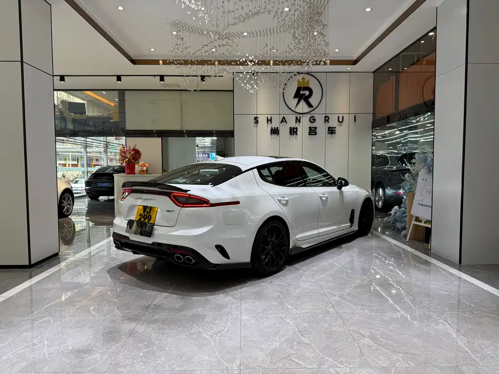 Kia Stinger - фото 11