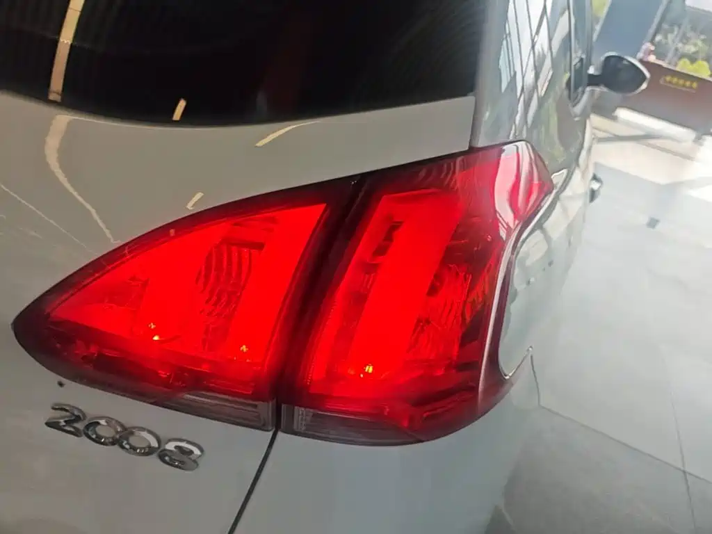 Peugeot 2008 — миниатюра 8