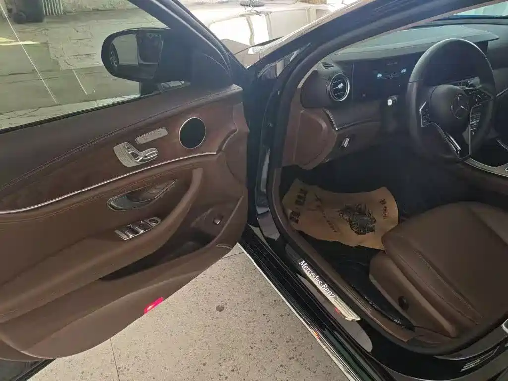 Mercedes-Benz E-Class — миниатюра 4
