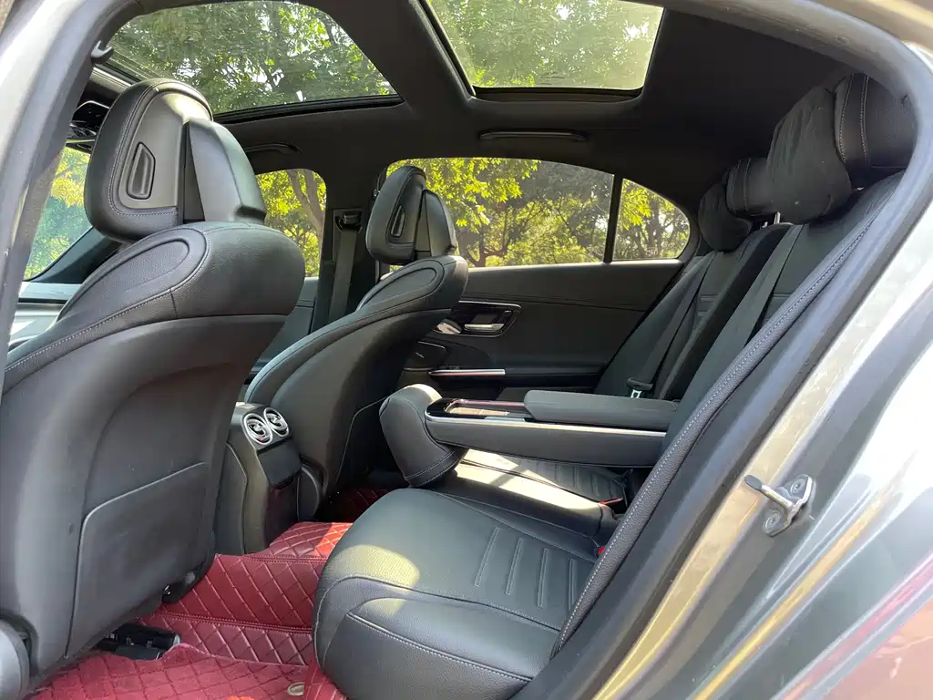 Mercedes-Benz C-Class — миниатюра 5