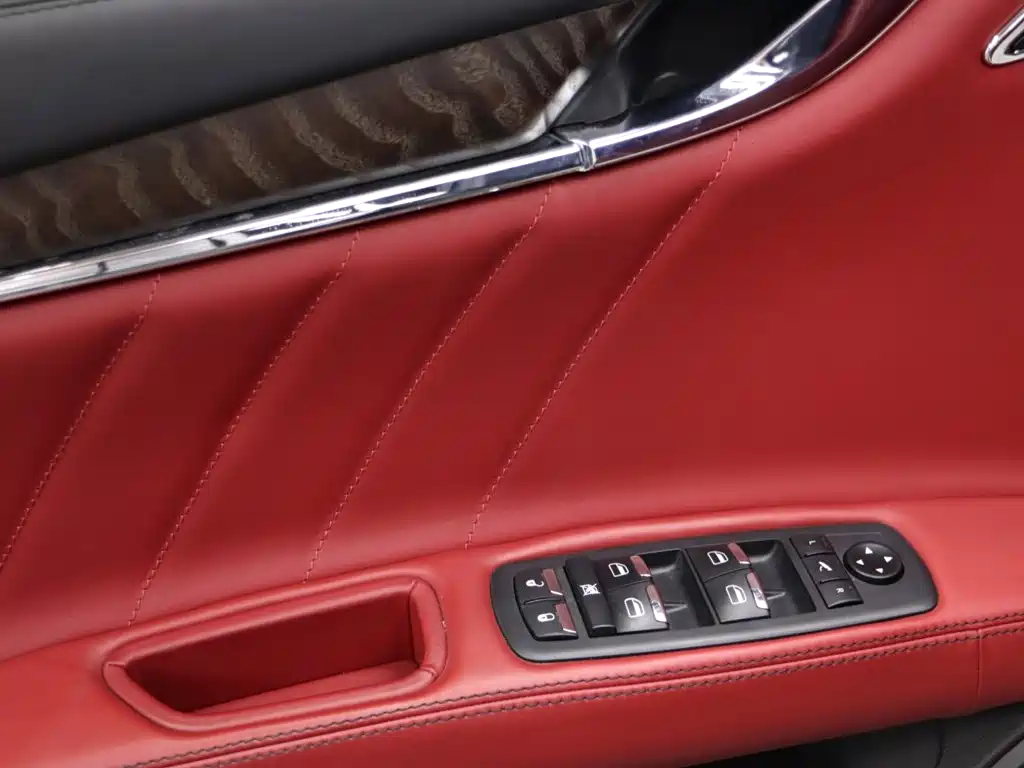 Maserati Quattroporte — миниатюра 6