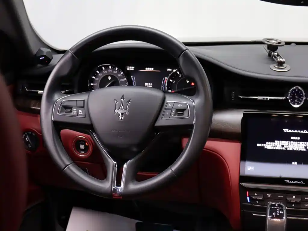 Maserati Quattroporte — миниатюра 16