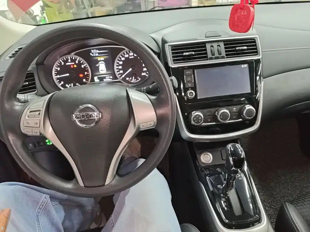 Nissan Tiida — миниатюра 10
