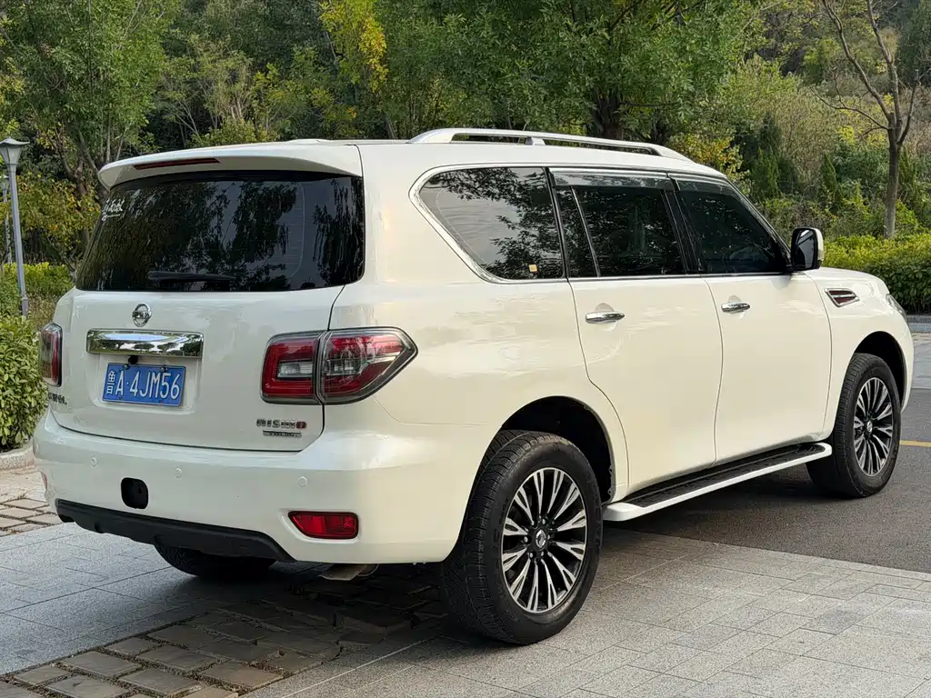 Nissan Patrol — миниатюра 6