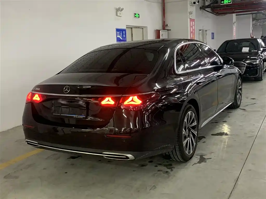 Mercedes-Benz E-Class — миниатюра 8