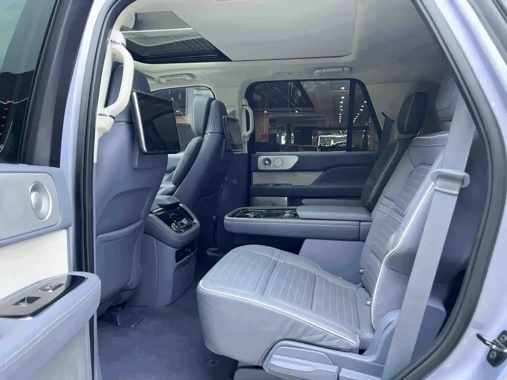 Lincoln Navigator — миниатюра 11