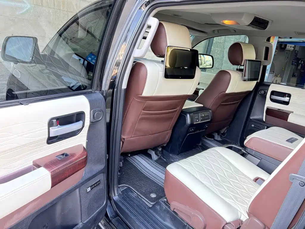 Toyota Sequoia — миниатюра 6