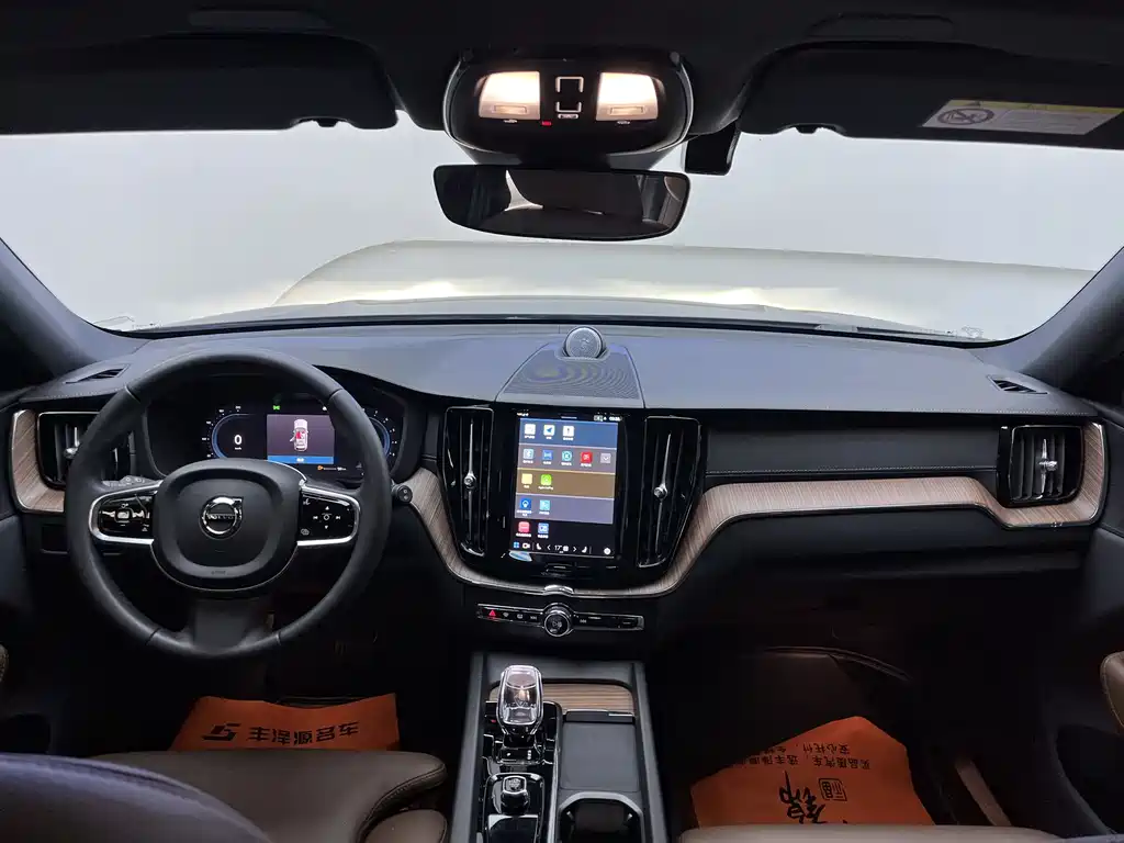 Volvo XC60 2024 B5 Luxury