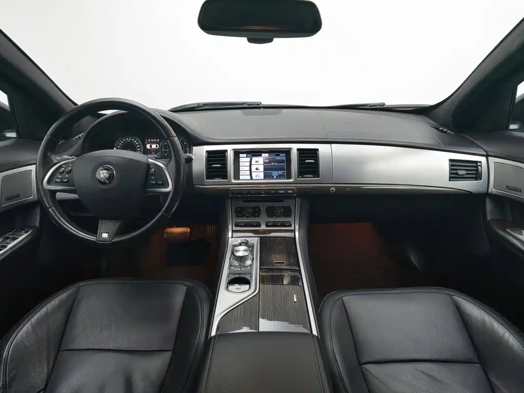 Jaguar XF — миниатюра 5