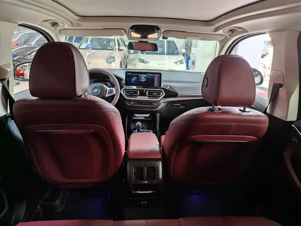 BMW iX3 — миниатюра 12