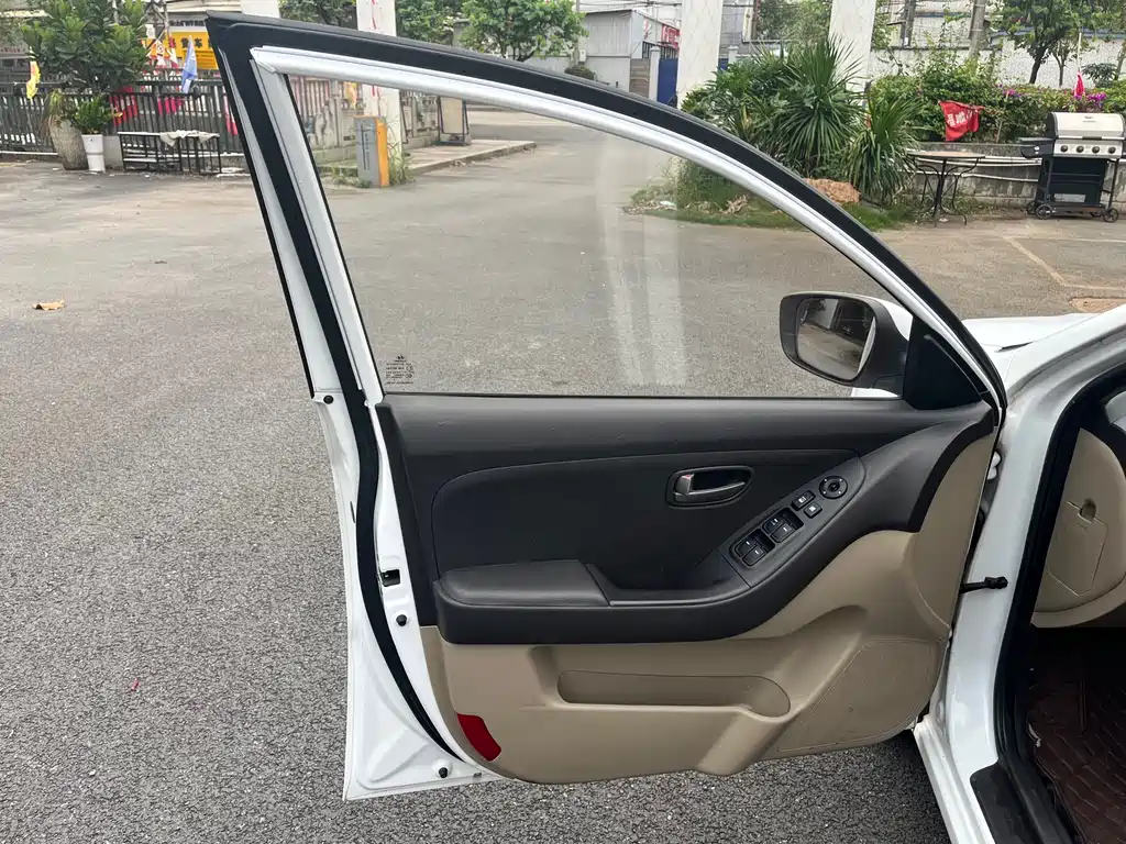Hyundai Elantra 2011 1.6L AT Comfort