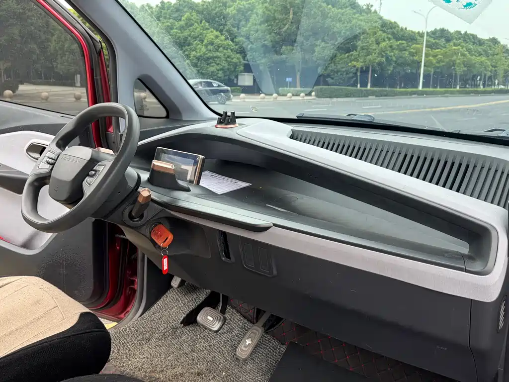Baojun E200 — миниатюра 5