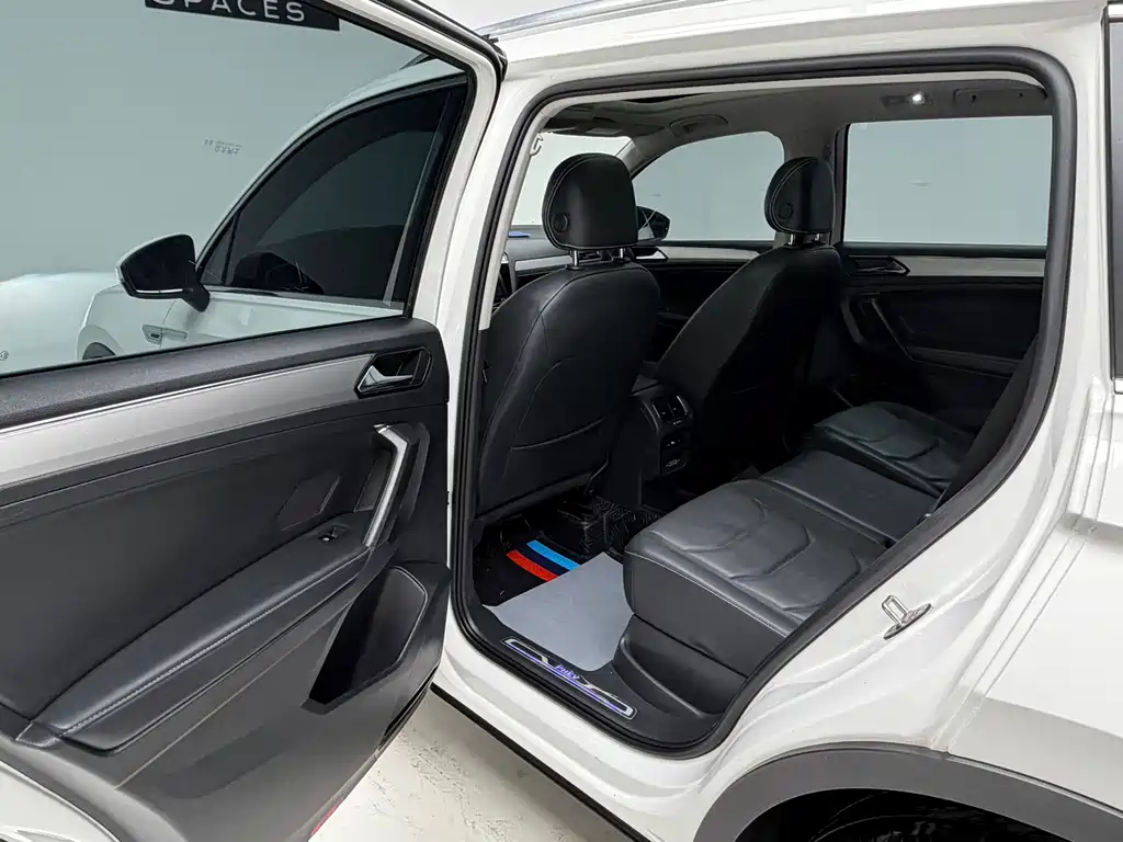 Volkswagen Tiguan L PHEV 430PHEV Plug-in Hybrid Premium Edition, фото 16