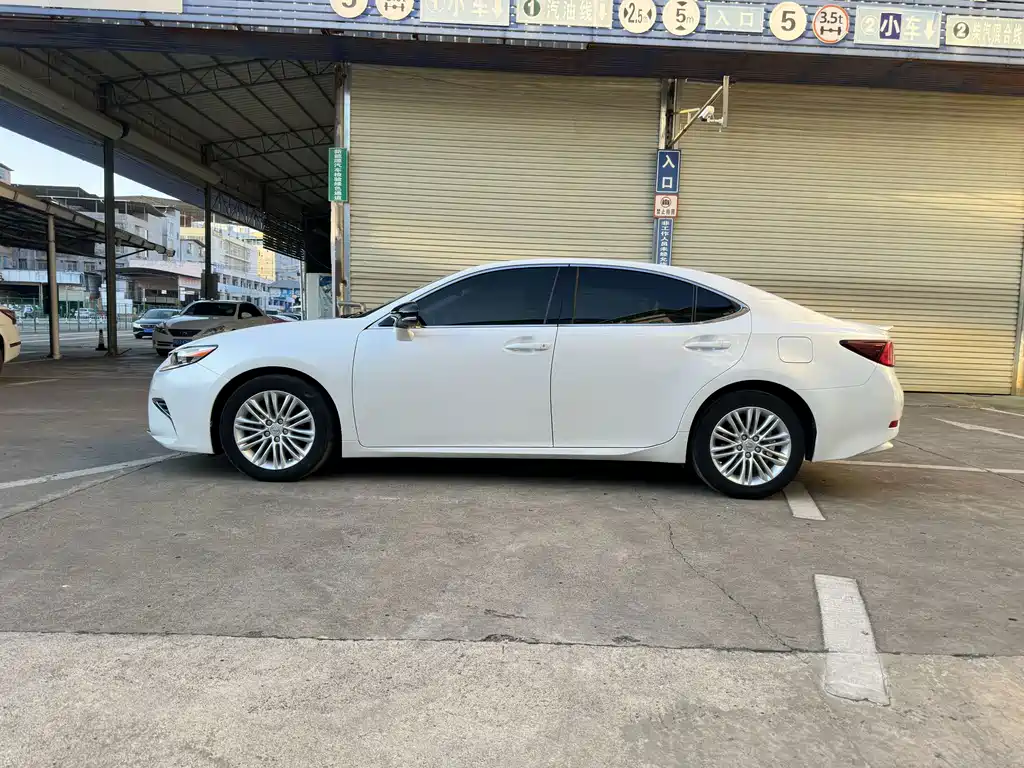Lexus ES — миниатюра 4