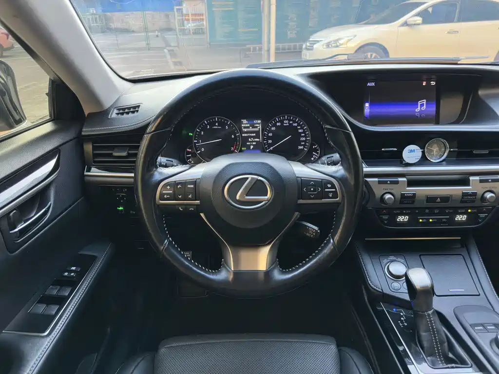 Lexus ES — миниатюра 16