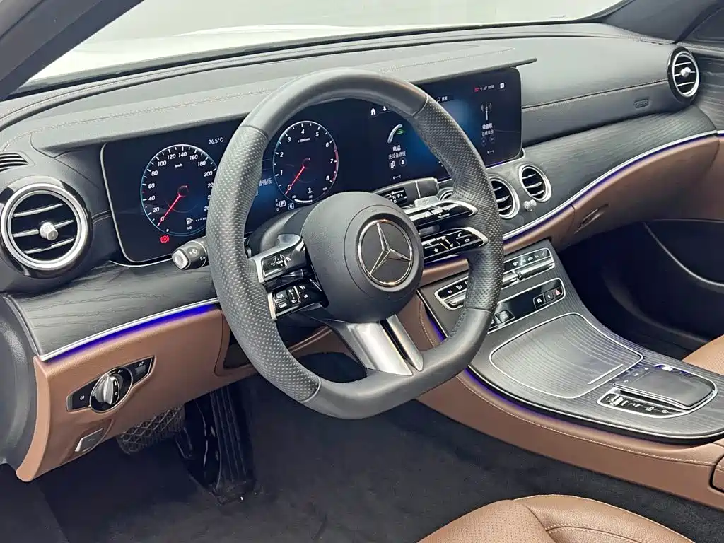 Mercedes-Benz E-Class — миниатюра 13