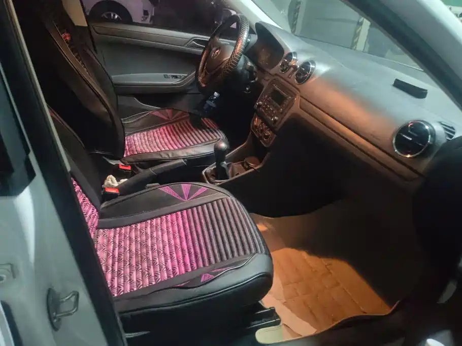 Volkswagen Jetta — миниатюра 8