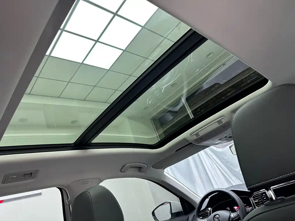 Volkswagen T-Roc 2022 280TSI DSG PLUS