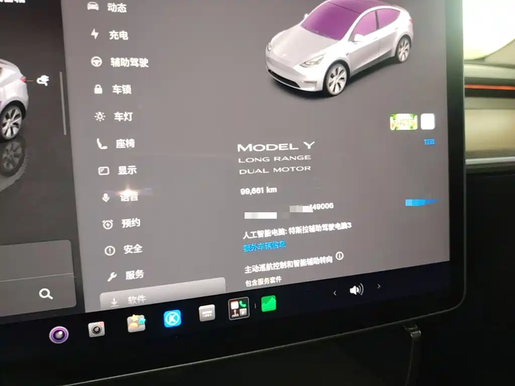Tesla Model Y — миниатюра 12