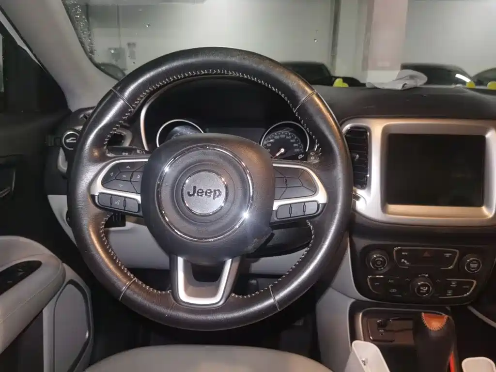 Jeep Compass — миниатюра 6