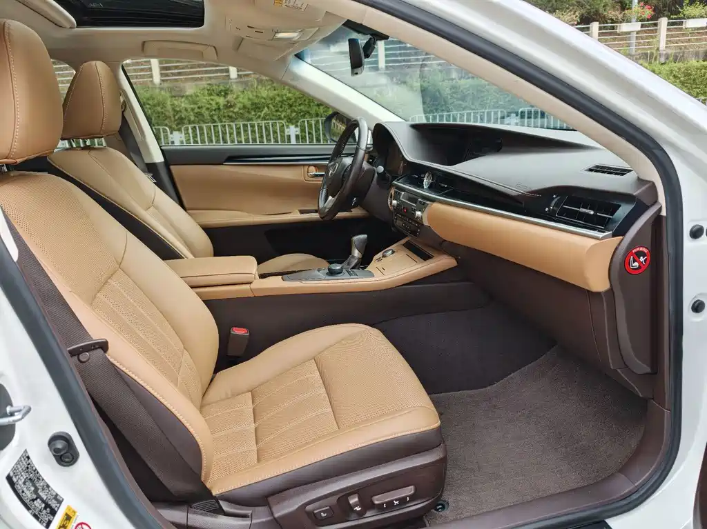 Lexus ES — миниатюра 11