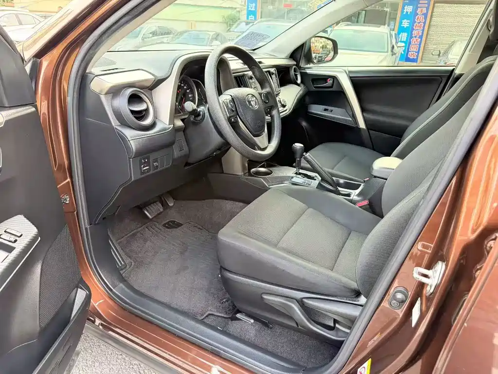 Toyota RAV4 — миниатюра 4