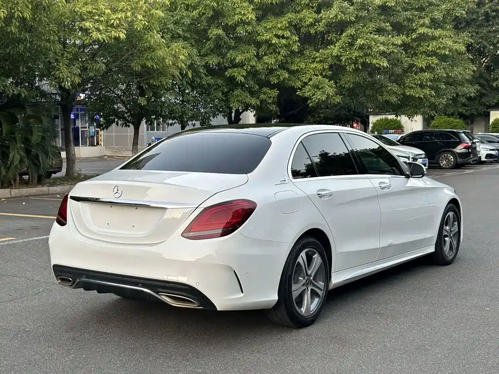 Mercedes-Benz C-Class — миниатюра 6