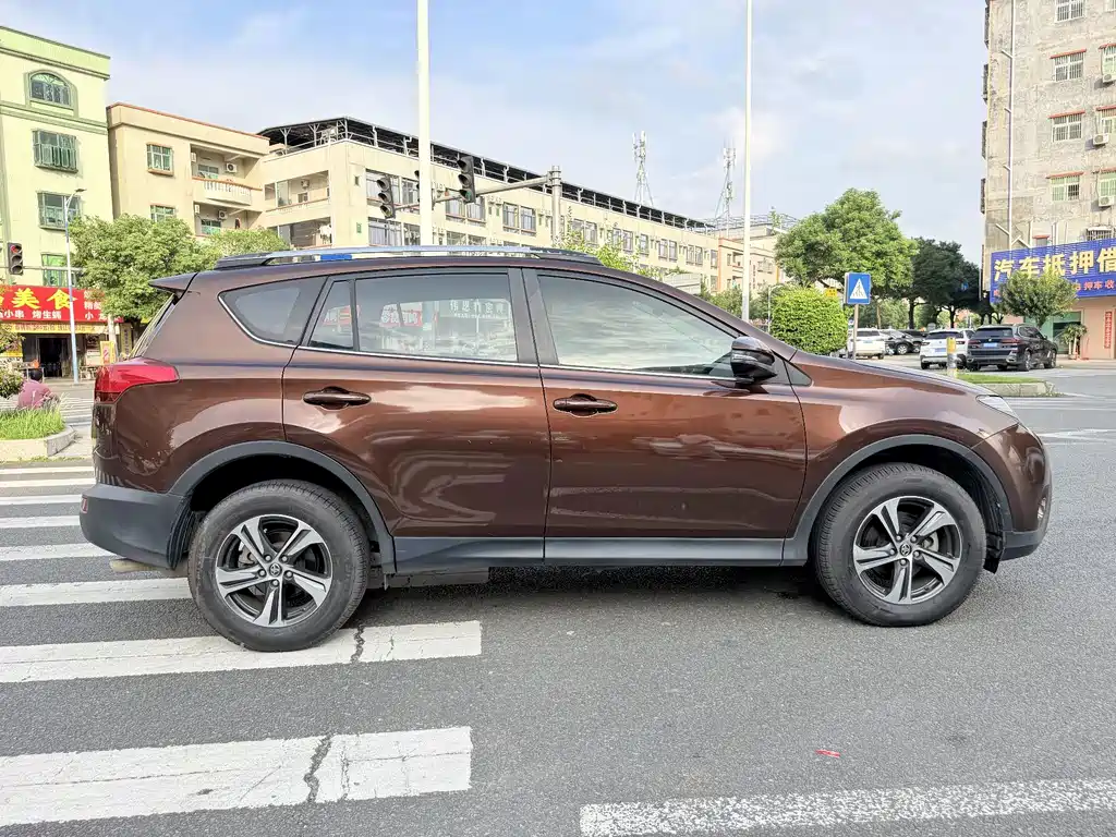 Toyota RAV4 — миниатюра 21