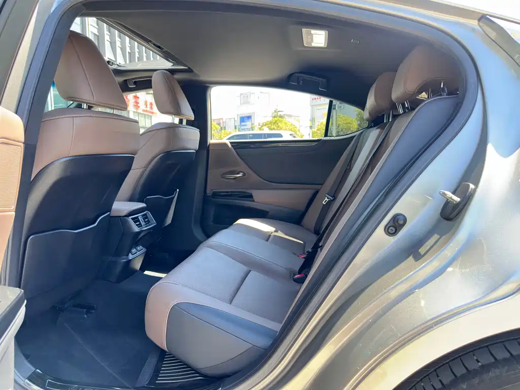 Lexus ES — миниатюра 8