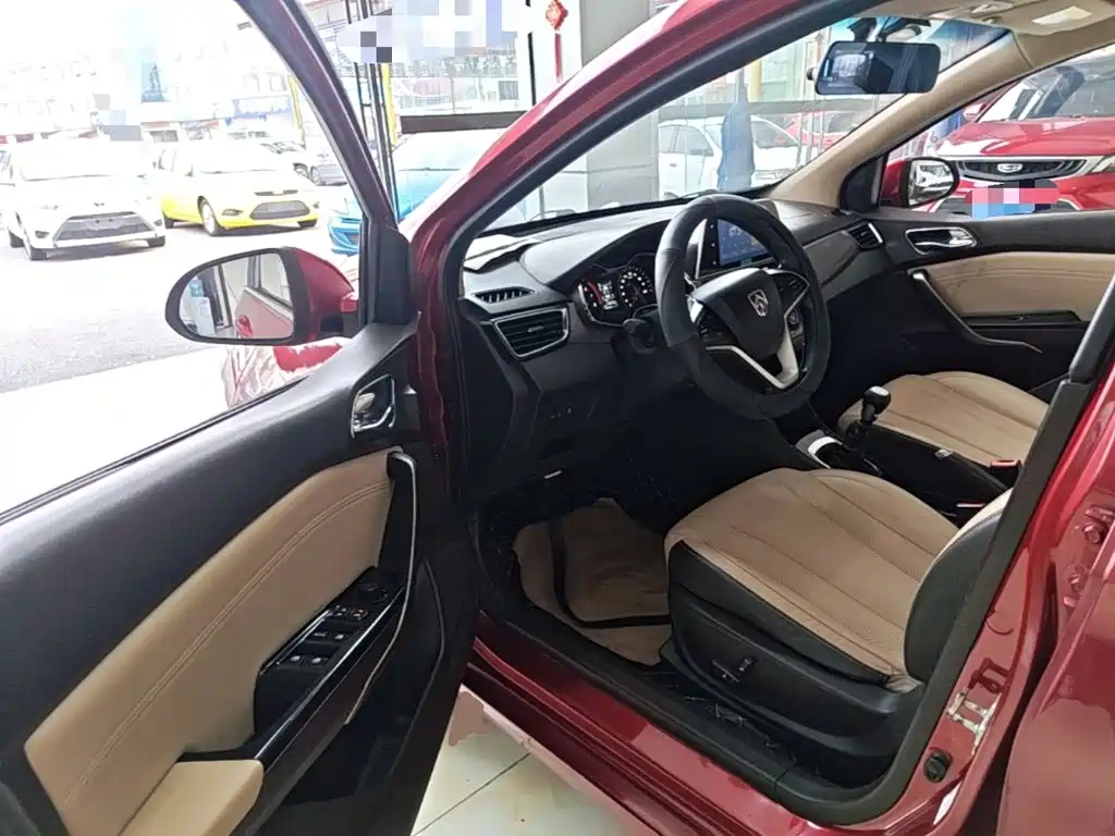 Baojun 310W — миниатюра 16