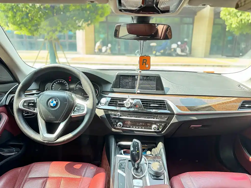 BMW 5 Series — миниатюра 6