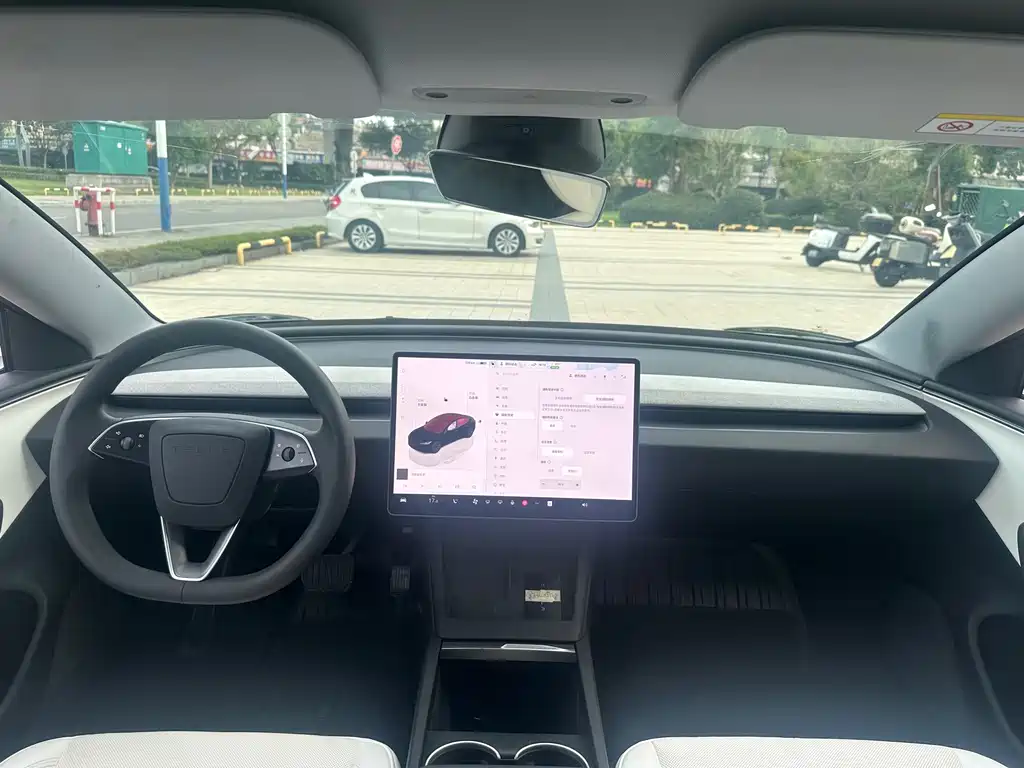 Tesla Model 3 — миниатюра 21