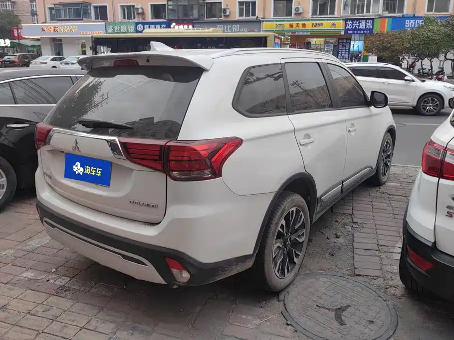 Mitsubishi Outlander — миниатюра 3