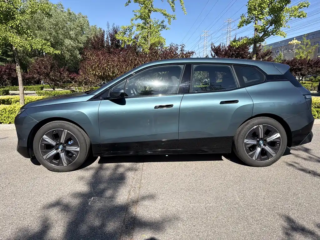 BMW iX 2023 xDrive40