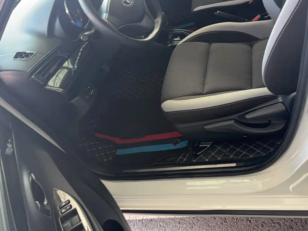 Toyota Yaris L — миниатюра 12