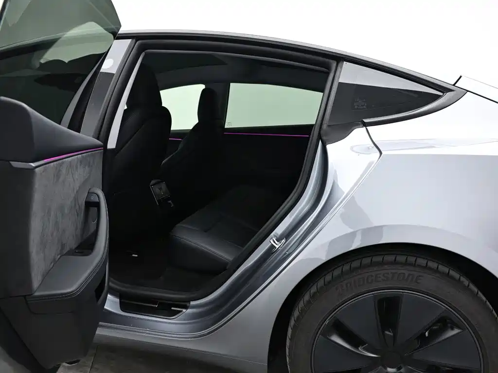 Tesla Model 3 — миниатюра 14