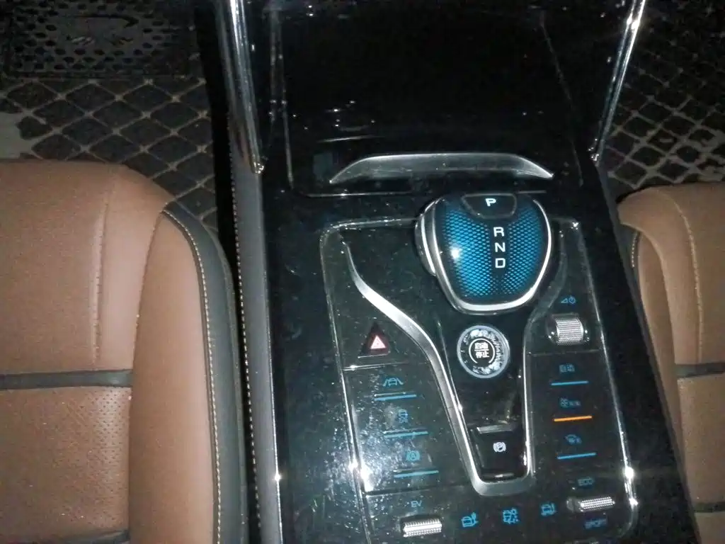 BYD Tang New Energy — миниатюра 15