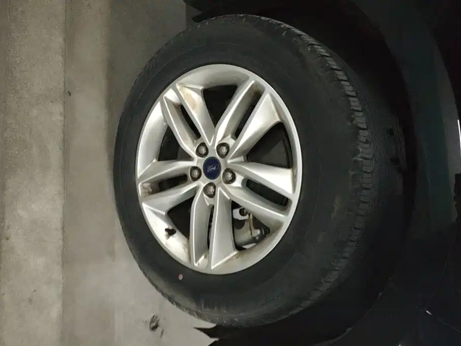 Ford Edge — миниатюра 6