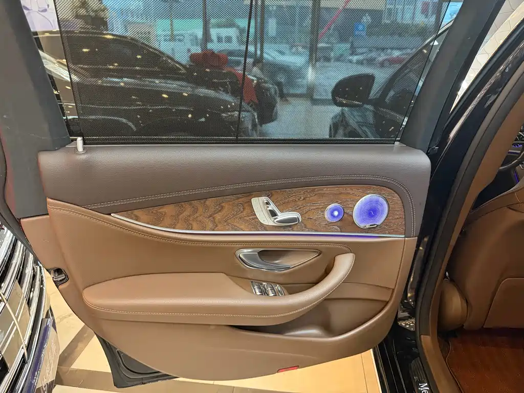 Mercedes-Benz E-Class — миниатюра 10