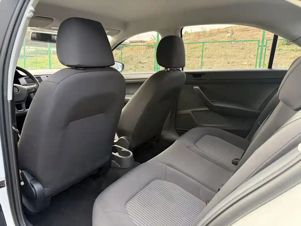 Volkswagen Santana — миниатюра 7