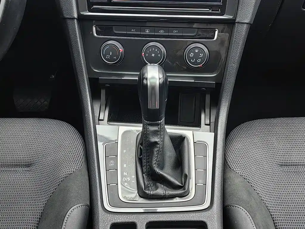 Volkswagen Golf — миниатюра 13