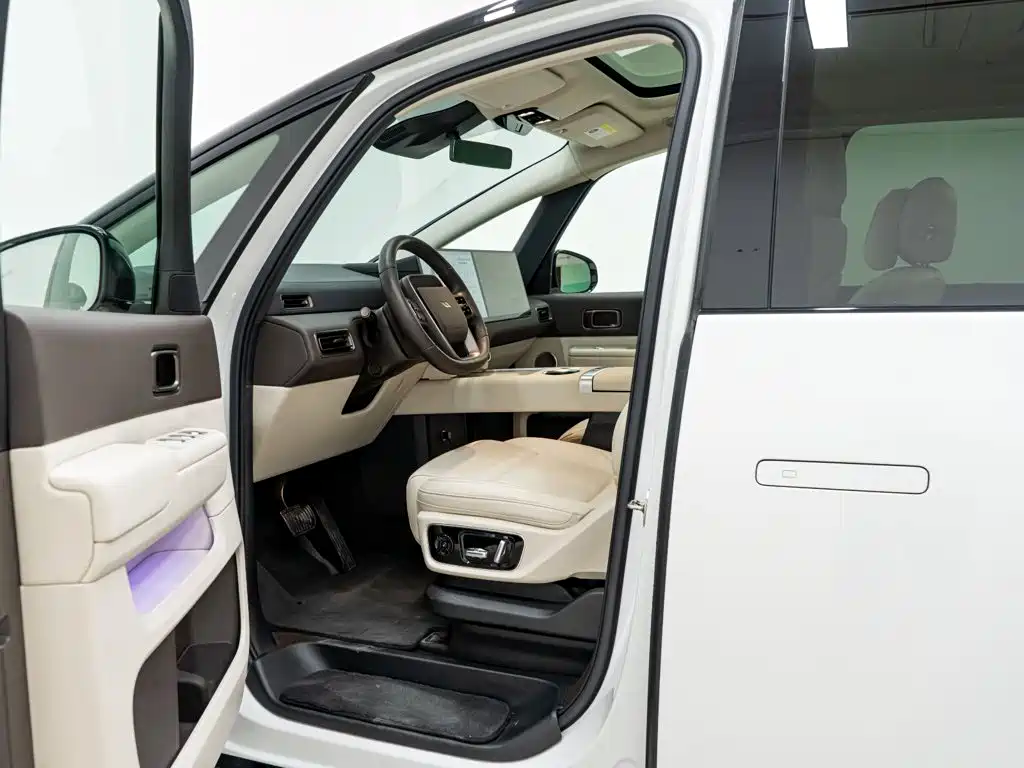 Li Auto Li MEGA — миниатюра 17